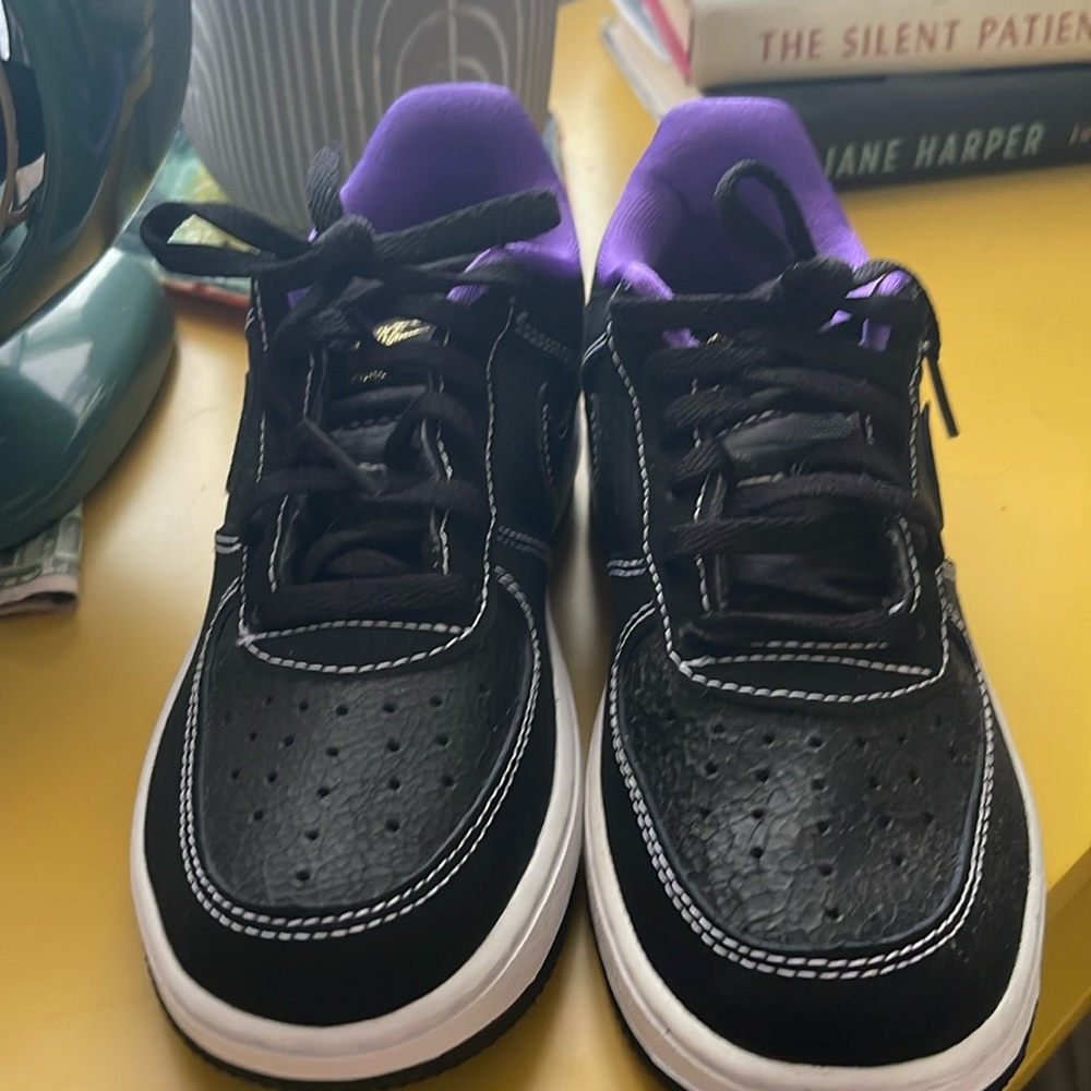 Nike Kids
Air Force 1 Low '07 LV8 "World Champ" sneakers